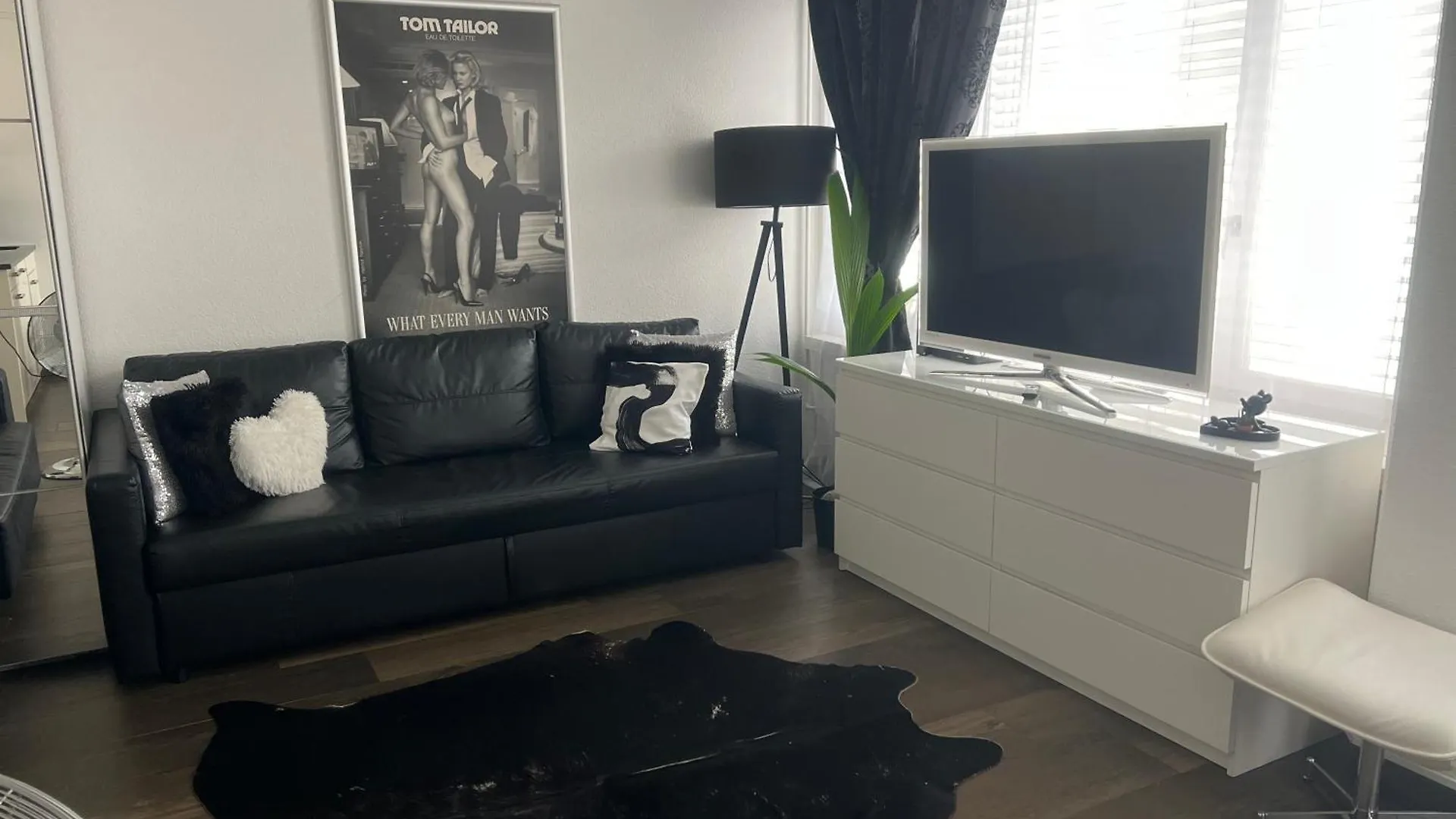 Studio Zürich 0*,